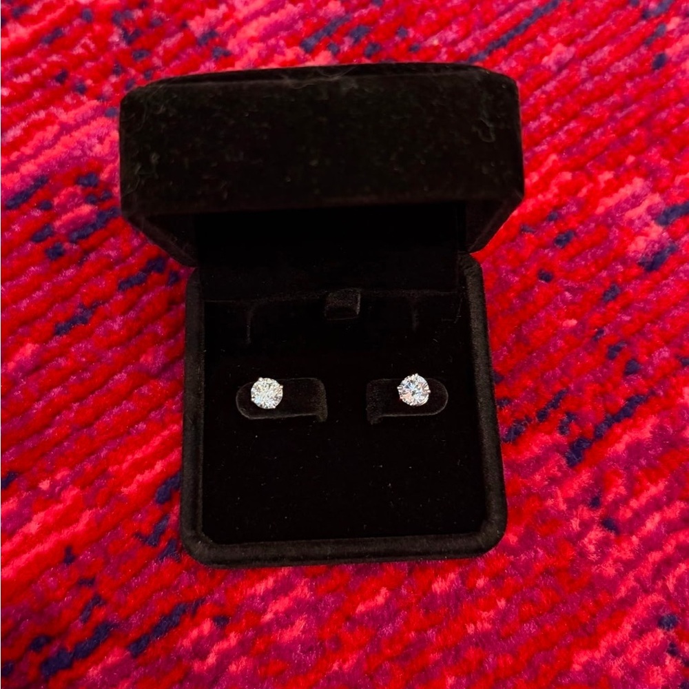 Brand NEW 1 CTW Each Stone Round Lab diamond studs